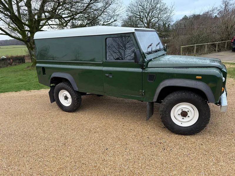Land Rover Defender: Models and Specs (4/4)