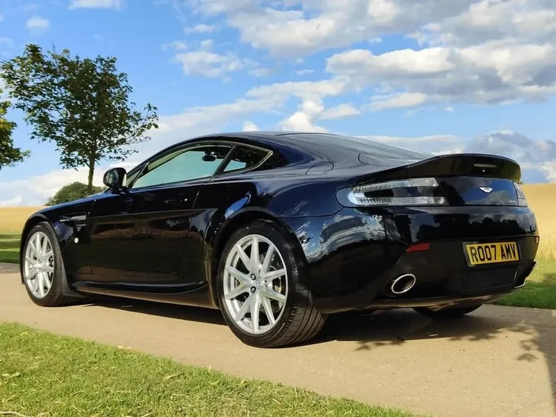 Aston Martin V8 Vantage (2005): Models and Specs (1/4)
