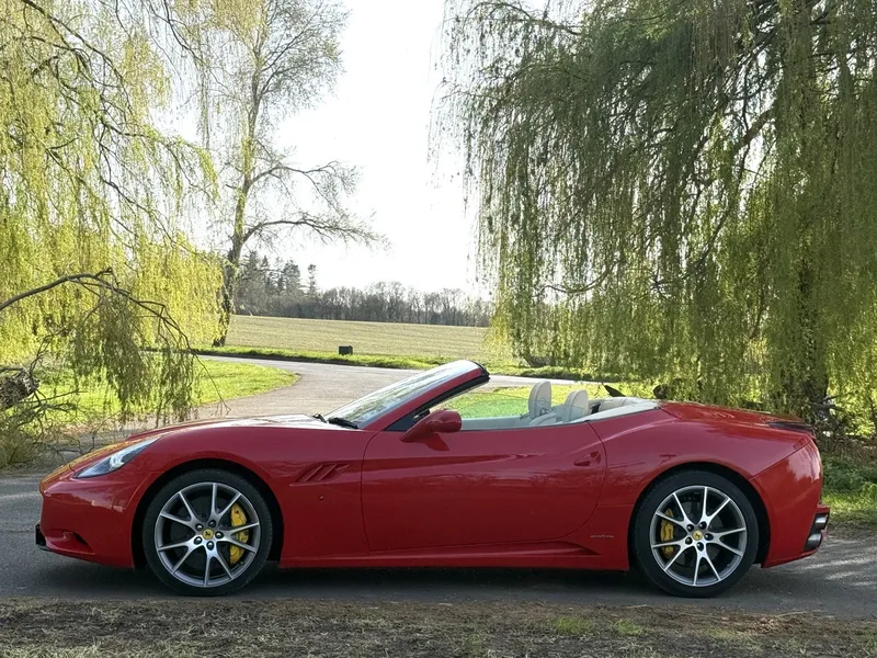 Ferrari California: Models and Specs (3/4)