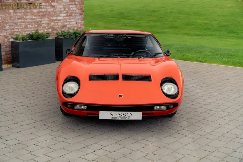 Lamborghini Miura: Models and Specs (2/4)