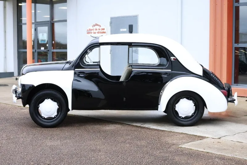 Renault 4CV: Models and Specs (3/4)