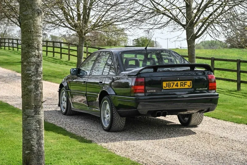 Lotus Carlton : modèles et fiches techniques (2/4)