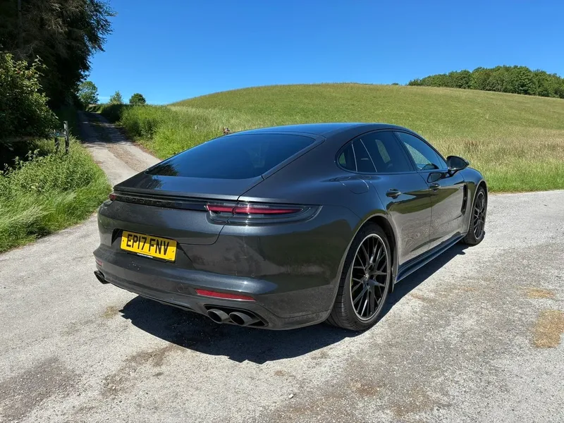Porsche Panamera: Models and Specs (3/4)