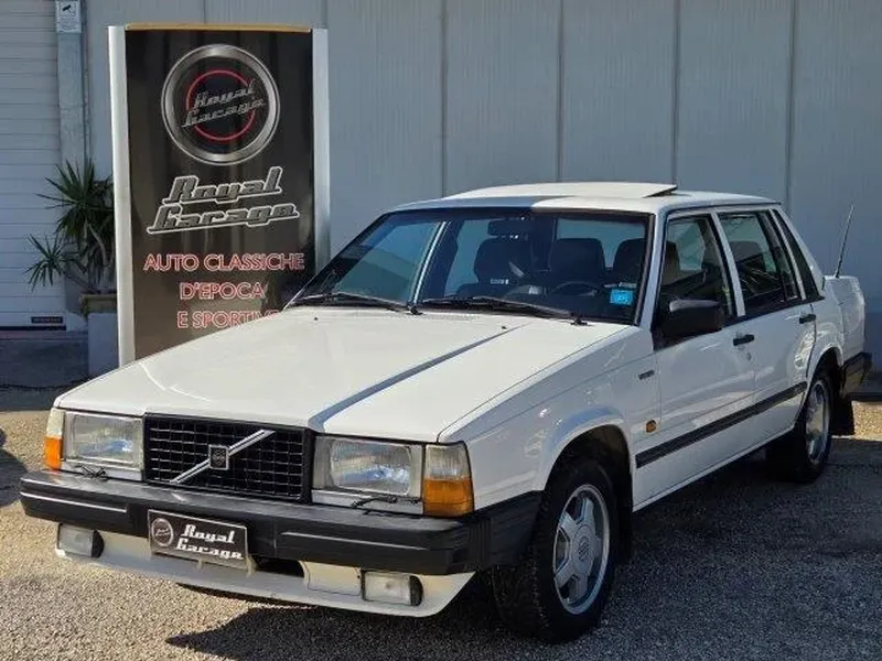 Volvo 740: Models and Specs (3/4)
