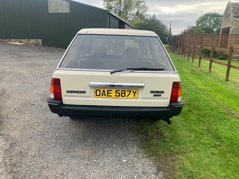 Peugeot 505: Models and Specs (3/4)
