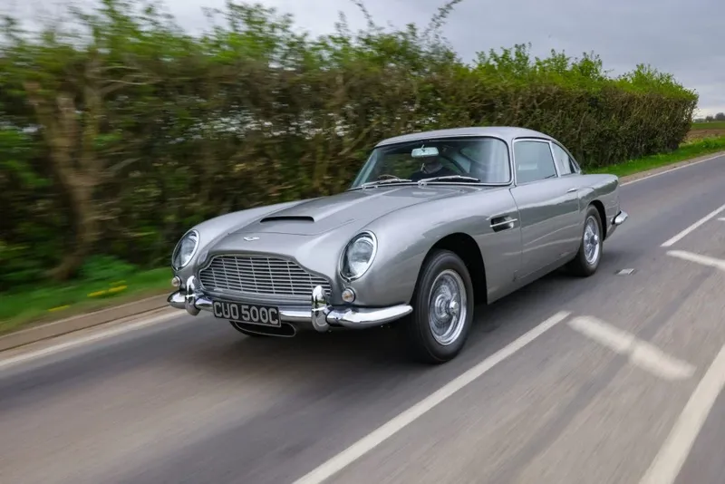 Aston Martin DB5: Models and Specs (3/4)