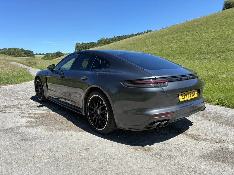 Porsche Panamera: Models and Specs (2/4)