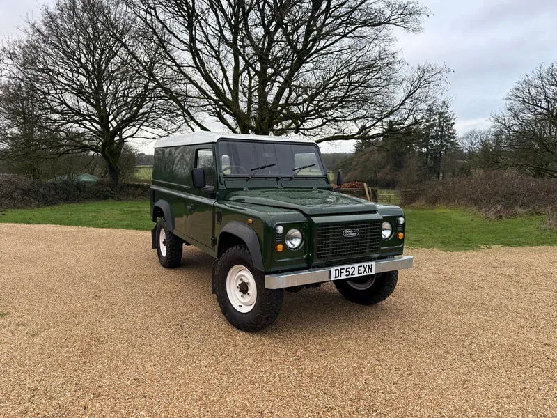 Land Rover Defender: Models and Specs (2/4)