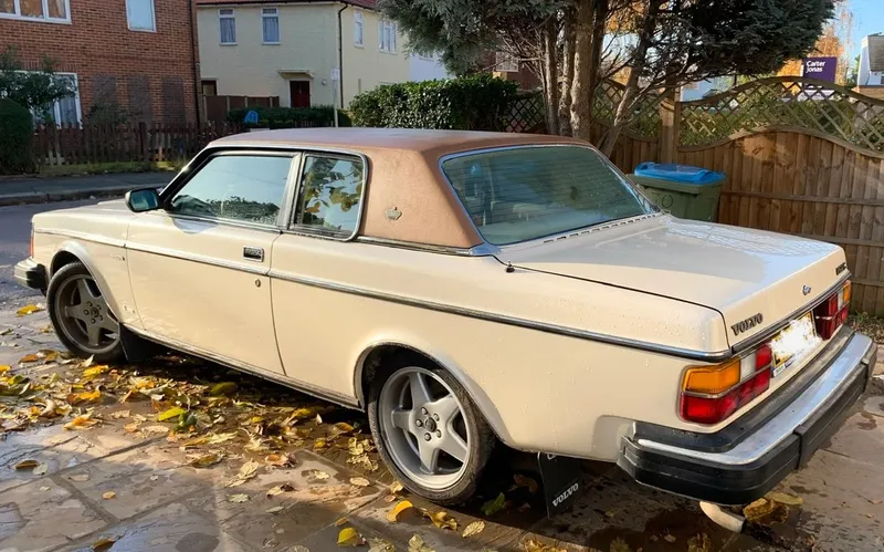 Volvo 240: Models and Specs (4/4)