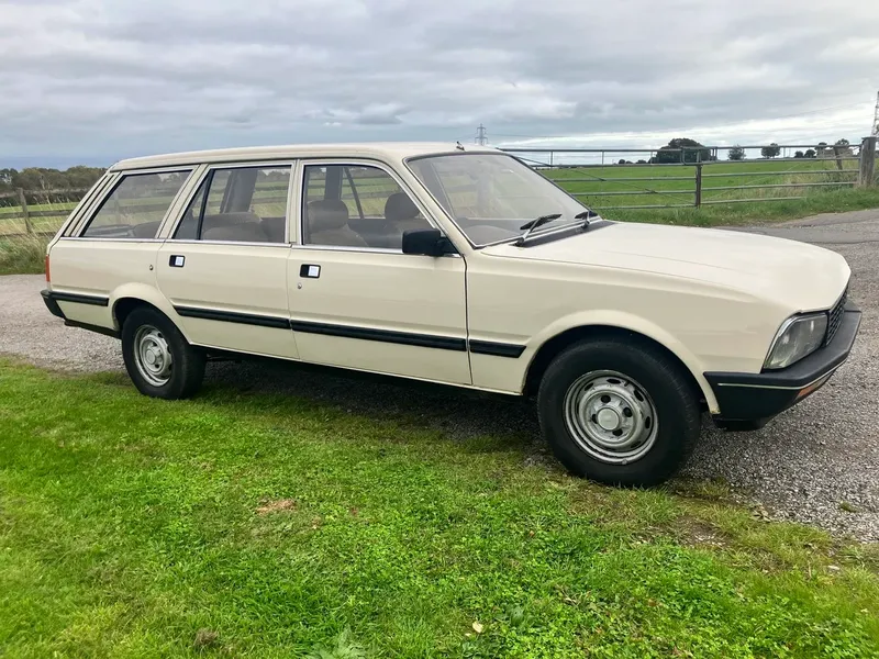 Peugeot 505: Models and Specs (1/4)