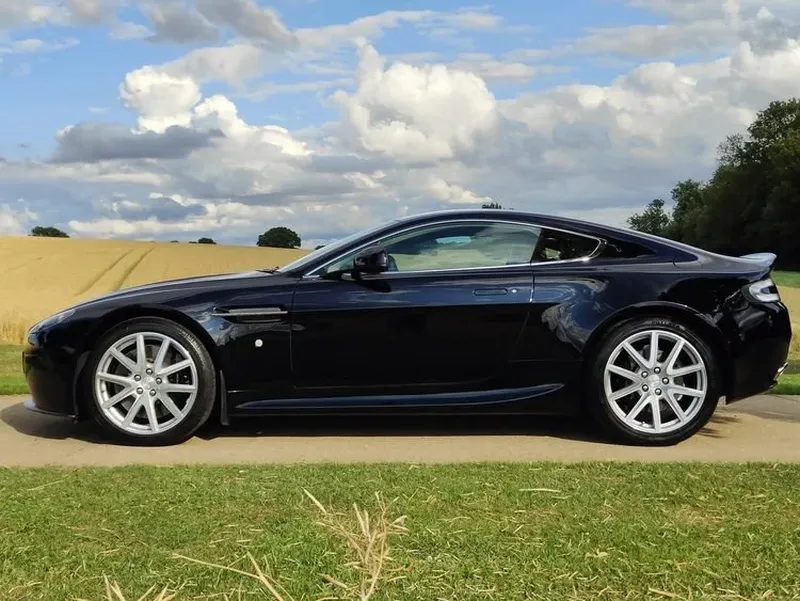Aston Martin V8 Vantage (2005): Models and Specs (2/4)