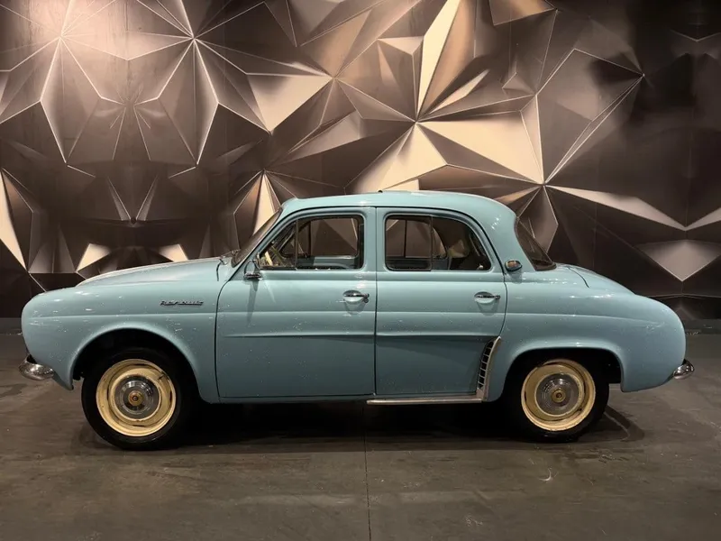 Renault Dauphine: Models and Specs (2/4)