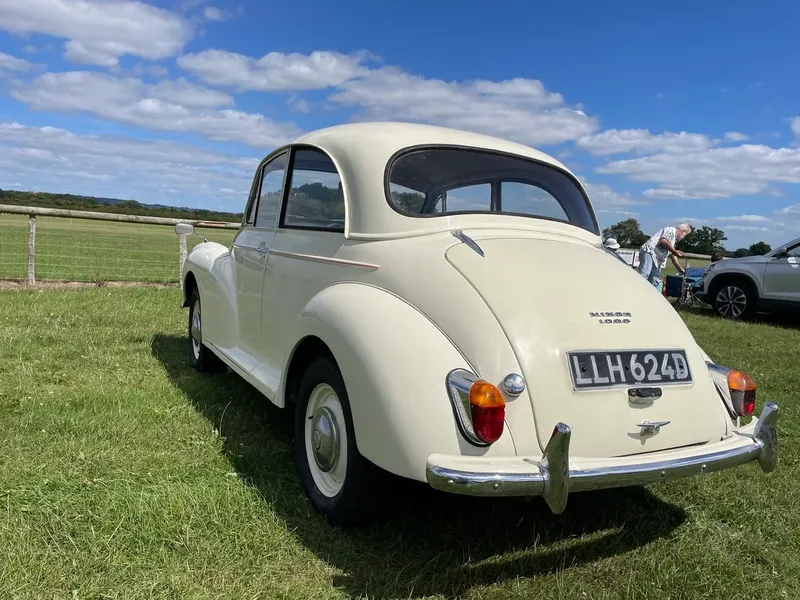 Morris Minor: Models and Specs (3/4)
