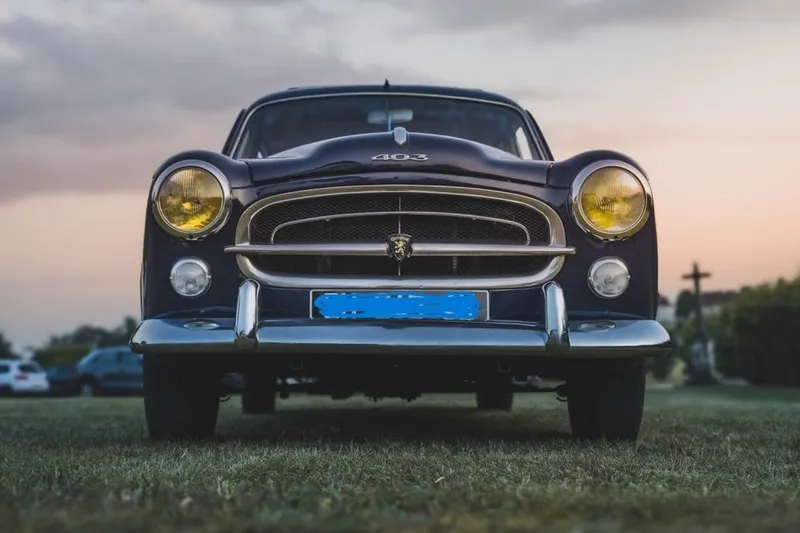 Peugeot 403: Models and Specs (1/4)