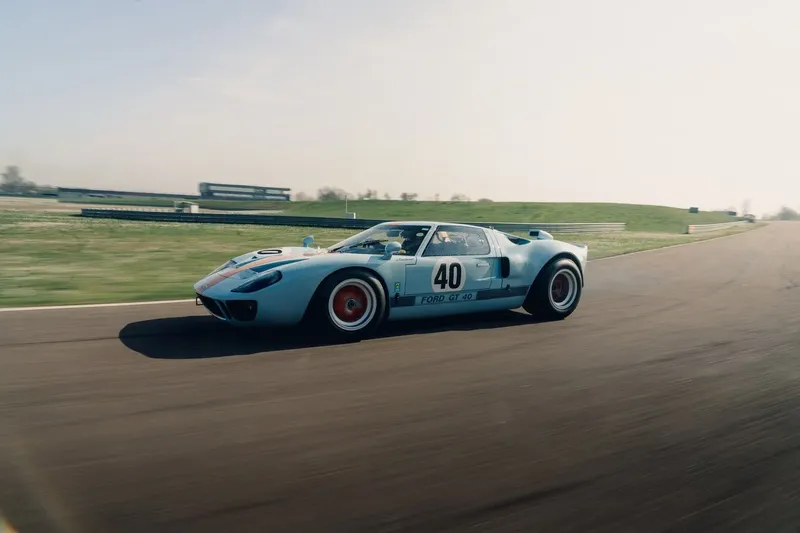 Ford GT40: Models and Specs (1/4)