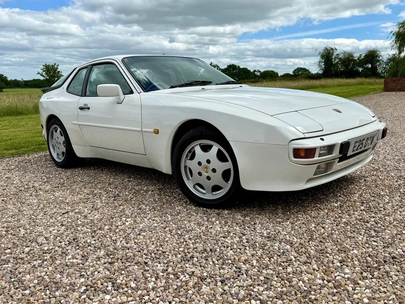 Porsche 944: Models and Specs (2/4)