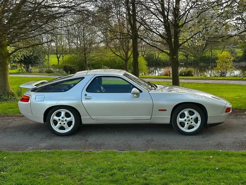 Porsche 928: Models and Specs (3/4)