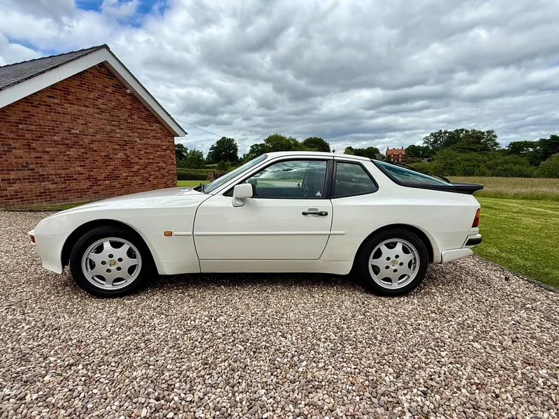 Porsche 944: Models and Specs (1/4)