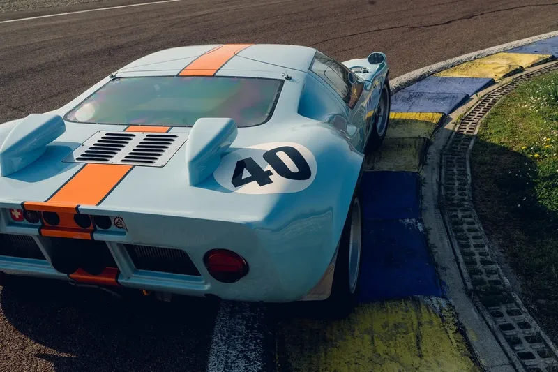 Ford GT40: Models and Specs (2/4)