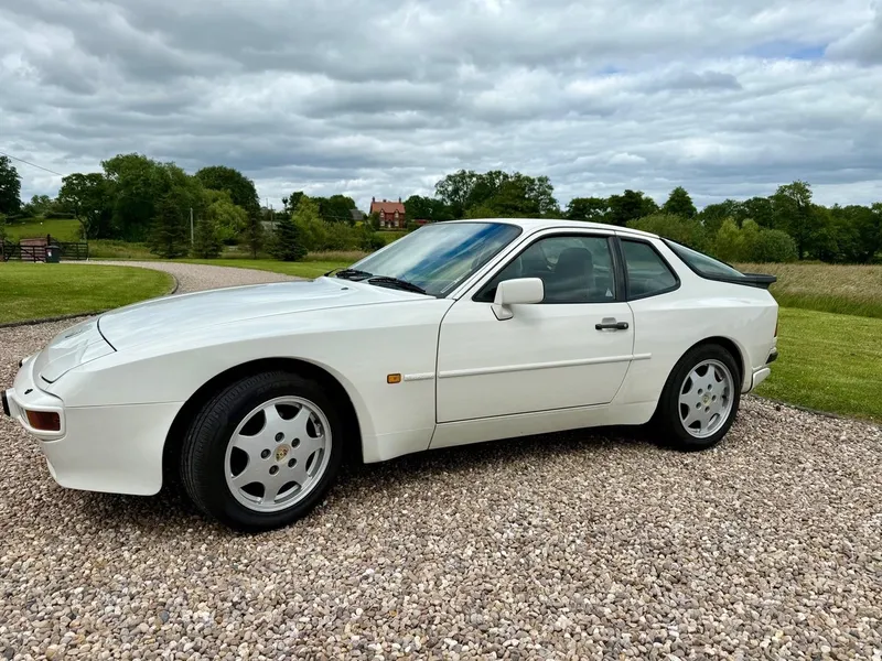 Porsche 944: Models and Specs (3/4)