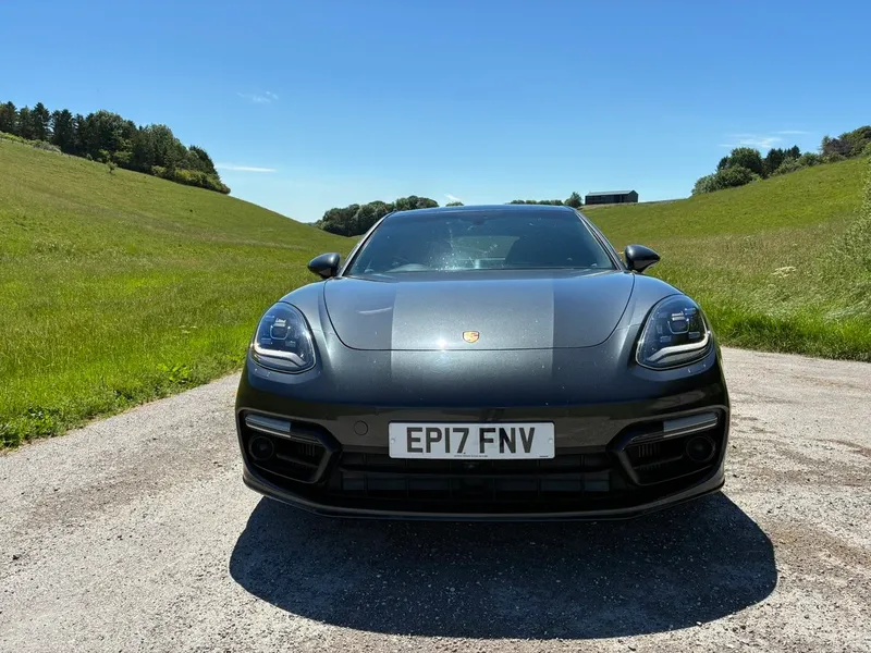 Porsche Panamera: Models and Specs (1/4)