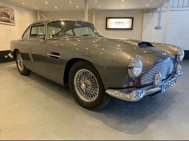 Aston Martin DB4: Models and Specs (1/4)