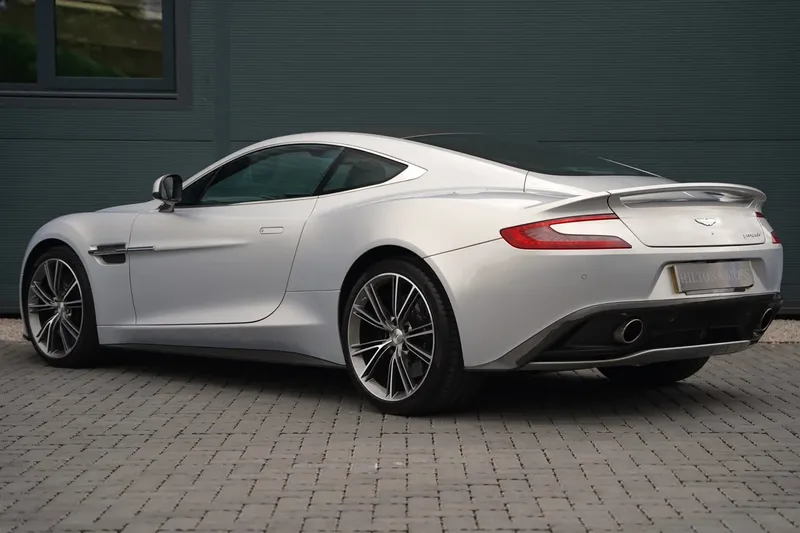 Aston Martin Vanquish: Models and Specs (2/4)