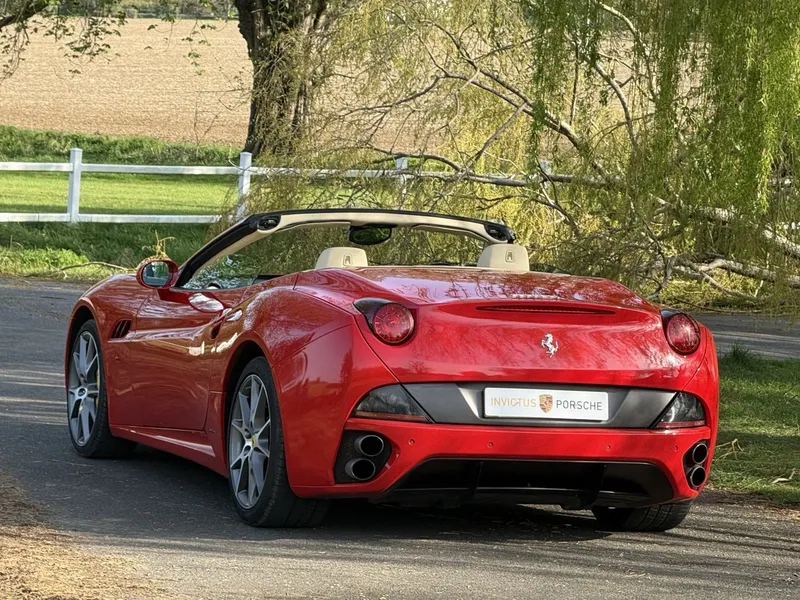 Ferrari California: Models and Specs (2/4)