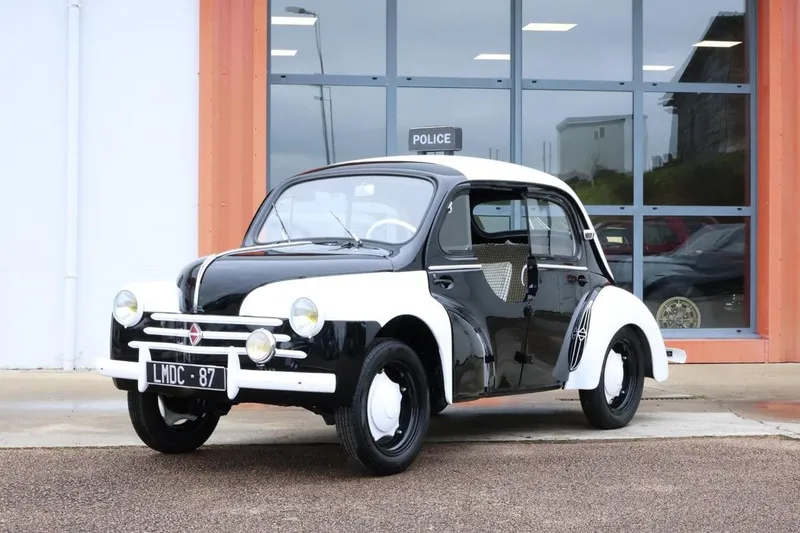 Renault 4CV: Models and Specs (1/4)