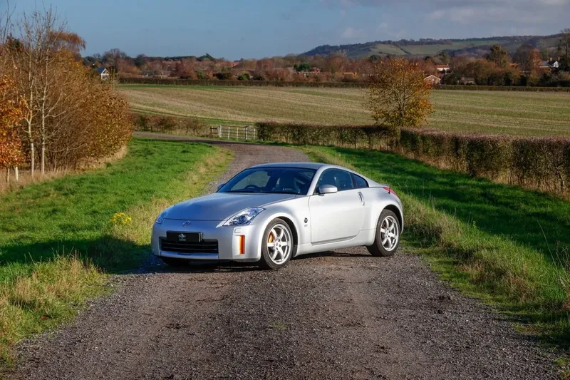 Nissan 350Z: Models and Specs (2/4)