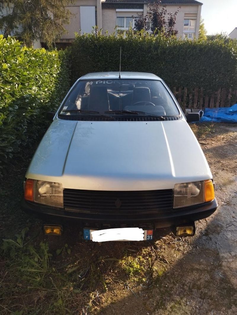 Renault Fuego: Models and Specs (3/4)