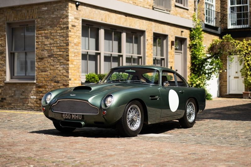 Aston Martin DB4: Models and Specs (4/4)