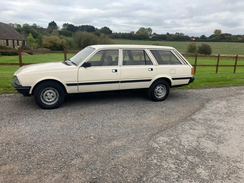 Peugeot 505: Models and Specs (2/4)