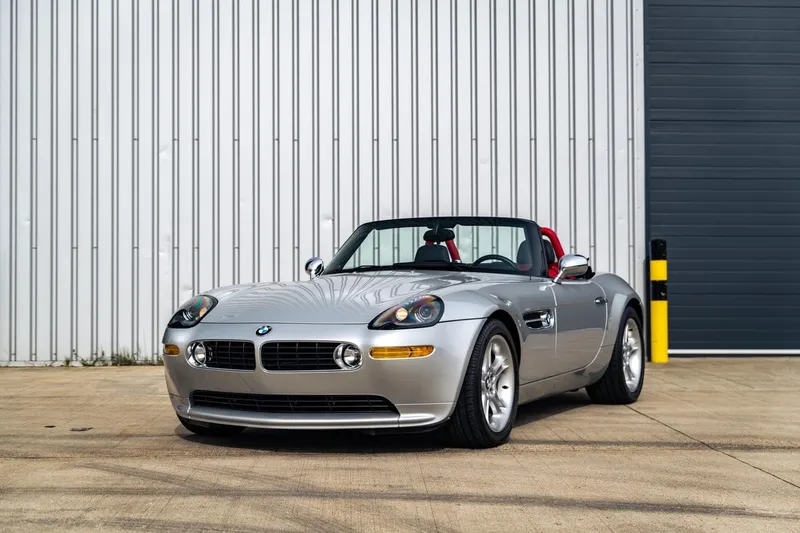 BMW Z8: Models and Specs (3/4)