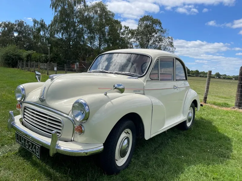 Morris Minor: Models and Specs (2/4)