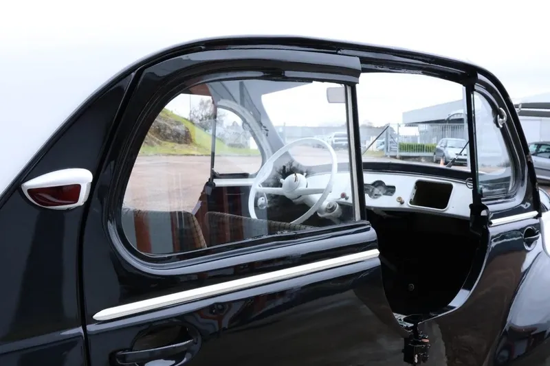 Renault 4CV: Models and Specs (4/4)