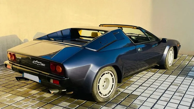 Lamborghini Jalpa: Models and Specs (2/4)