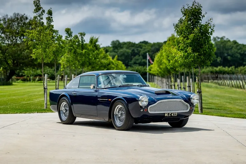 Aston Martin DB4: Models and Specs (2/4)