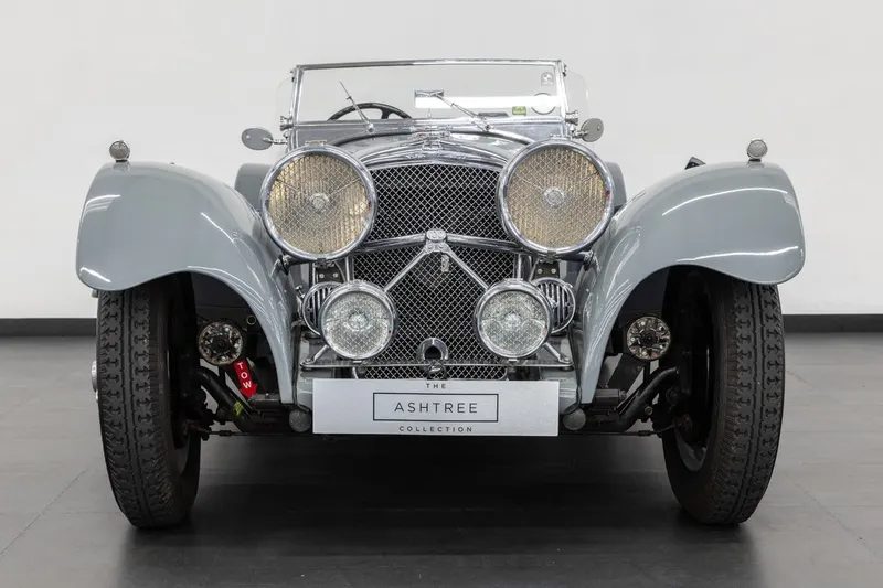 Jaguar SS100: Models and Specs (4/4)