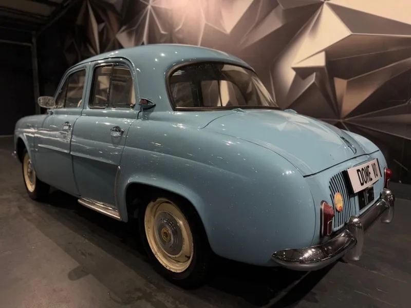Renault Dauphine: Models and Specs (3/4)