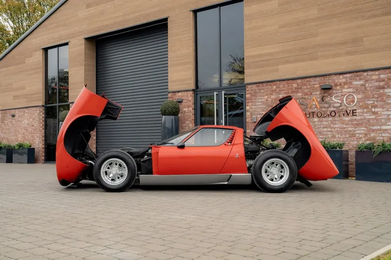 Lamborghini Miura: Models and Specs (1/4)