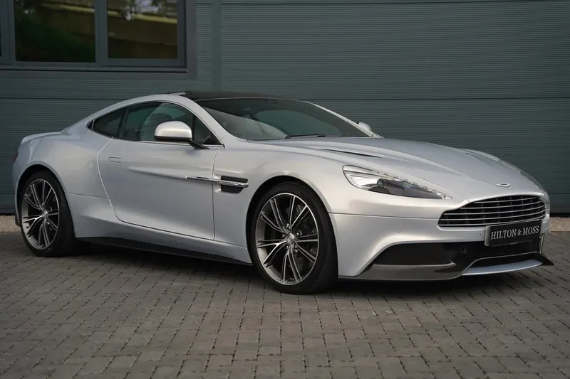 Aston Martin Vanquish: Models and Specs (1/4)