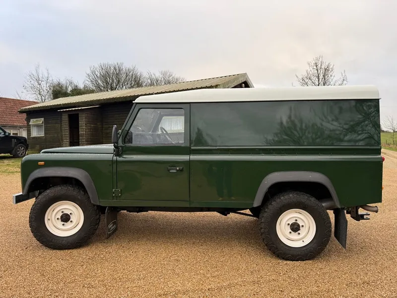Land Rover Defender: Models and Specs (1/4)