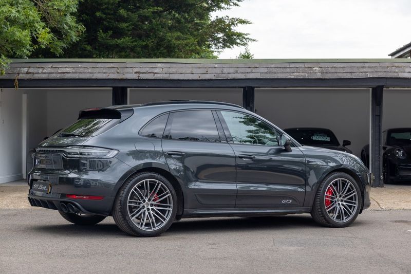 Porsche Macan: Models and Specs (2/4)